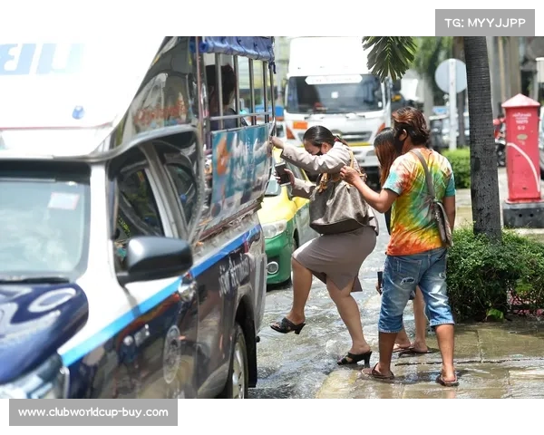 泰国暴雨影响足球赛程 足协讨论调整雨季比赛安排 泰国暴雨影响足球赛程 足协讨论调整雨季比赛安排